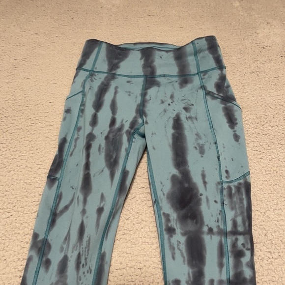 Lululemon Invigorate High-Rise
Forest Shibori Graphite Grey Desert Teal size 4 - Picture 4 of 7